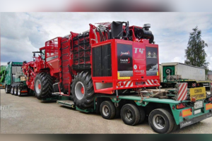 Transport von einem Mähdrescher HOLMER Terra Dos T-4 von D-Schierling/Eggmühl nach RUS-Voronezh