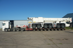 Transport von einem 72 Tonnen schweren Mobilkran Terex von Italien, Crespellano nach Russland, Moskau